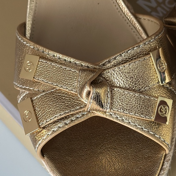 Authentic gold Michael Kors  Ripley wedges 10 - Picture 3 of 11
